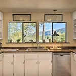 Secluded Mountain Hideaway Less Than 8 Miles To Bass Lake!