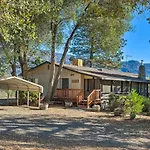Secluded Mountain Hideaway Less Than 8 Miles To Bass Lake!